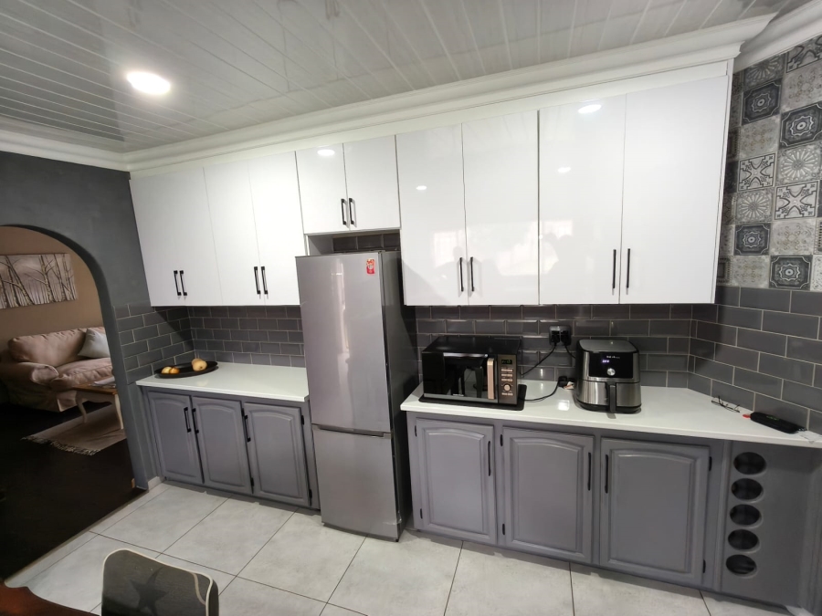 3 Bedroom Property for Sale in Safari Gardens North West